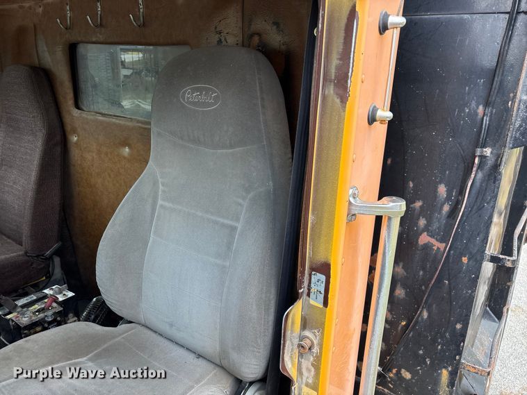 image for item EN5628 1994 Freightliner FLD  dump truck