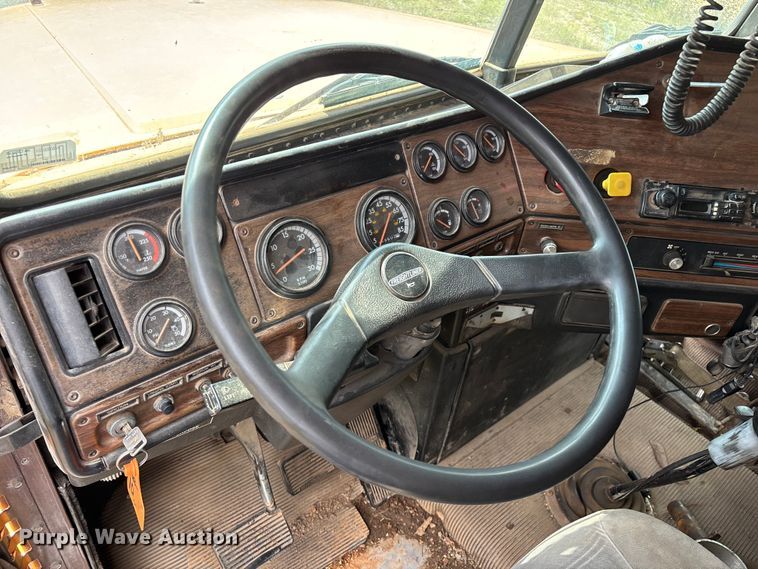 image for item EN5628 1994 Freightliner FLD  dump truck