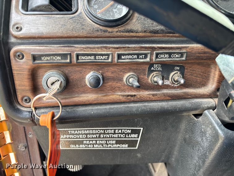 image for item EN5628 1994 Freightliner FLD  dump truck