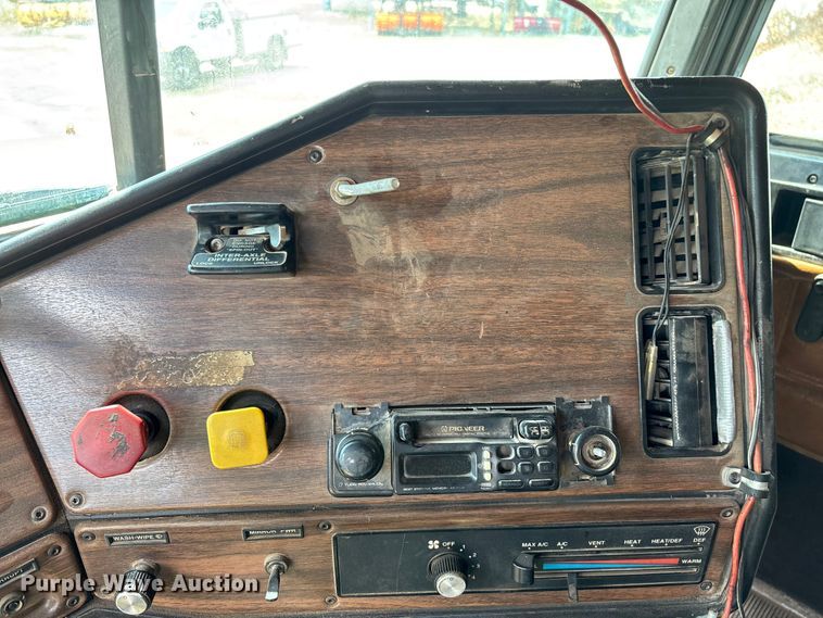 image for item EN5628 1994 Freightliner FLD  dump truck