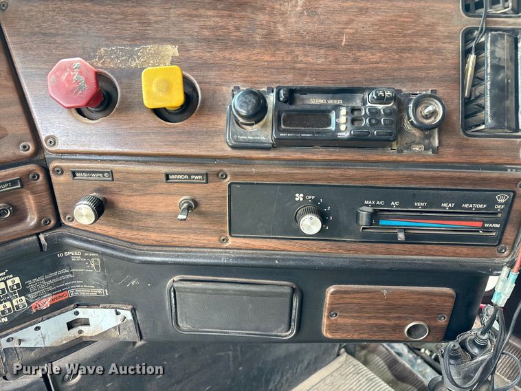 image for item EN5628 1994 Freightliner FLD  dump truck