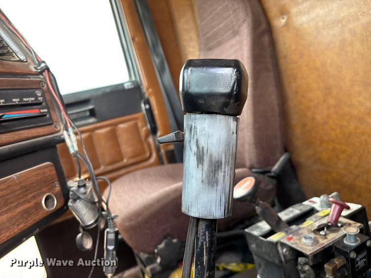 image for item EN5628 1994 Freightliner FLD  dump truck