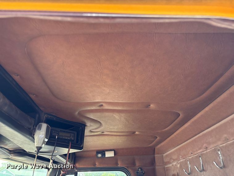 image for item EN5628 1994 Freightliner FLD  dump truck