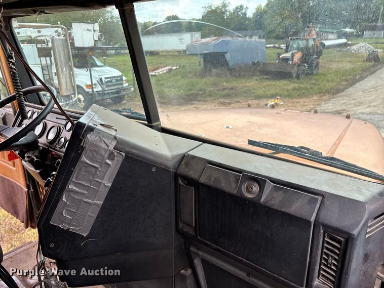 image for item EN5628 1994 Freightliner FLD  dump truck