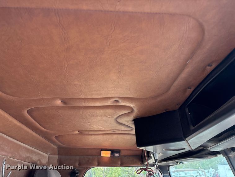 image for item EN5628 1994 Freightliner FLD  dump truck