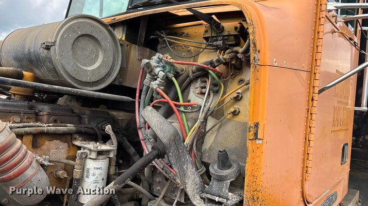 image for item EN5628 1994 Freightliner FLD  dump truck