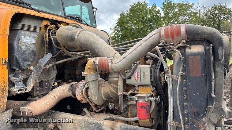 image for item EN5628 1994 Freightliner FLD  dump truck