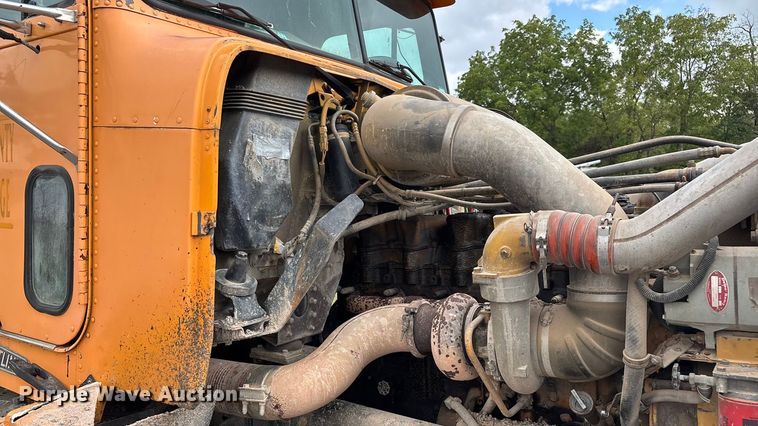 image for item EN5628 1994 Freightliner FLD  dump truck