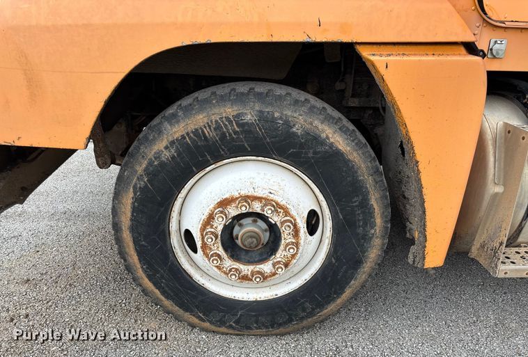 image for item EN5628 1994 Freightliner FLD  dump truck