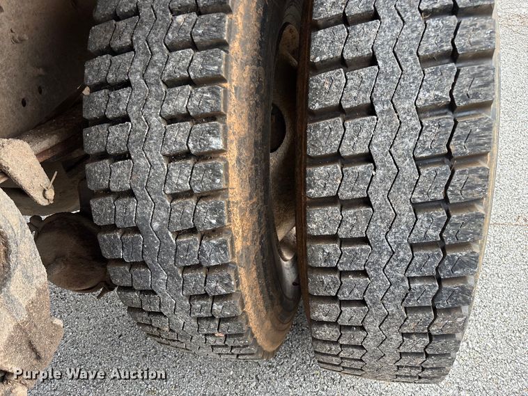 image for item EN5628 1994 Freightliner FLD  dump truck