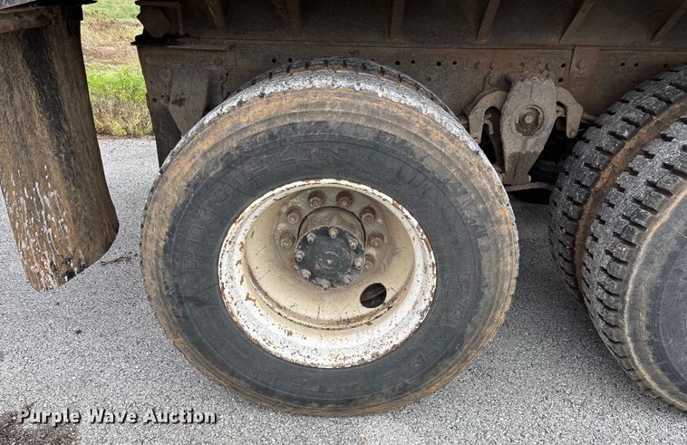 image for item EN5628 1994 Freightliner FLD  dump truck