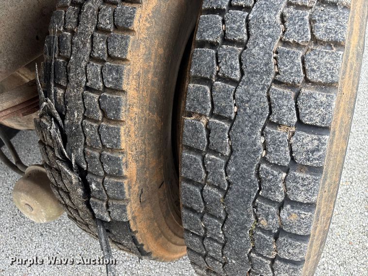 image for item EN5628 1994 Freightliner FLD  dump truck