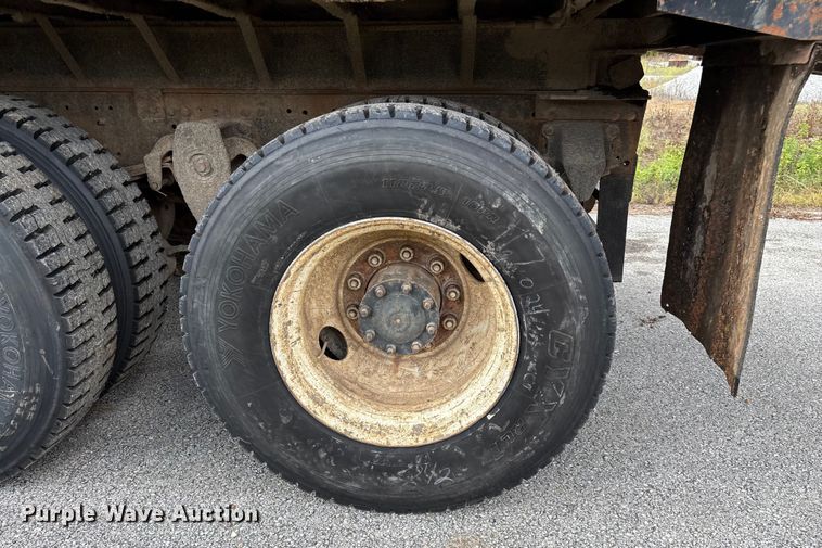 image for item EN5628 1994 Freightliner FLD  dump truck