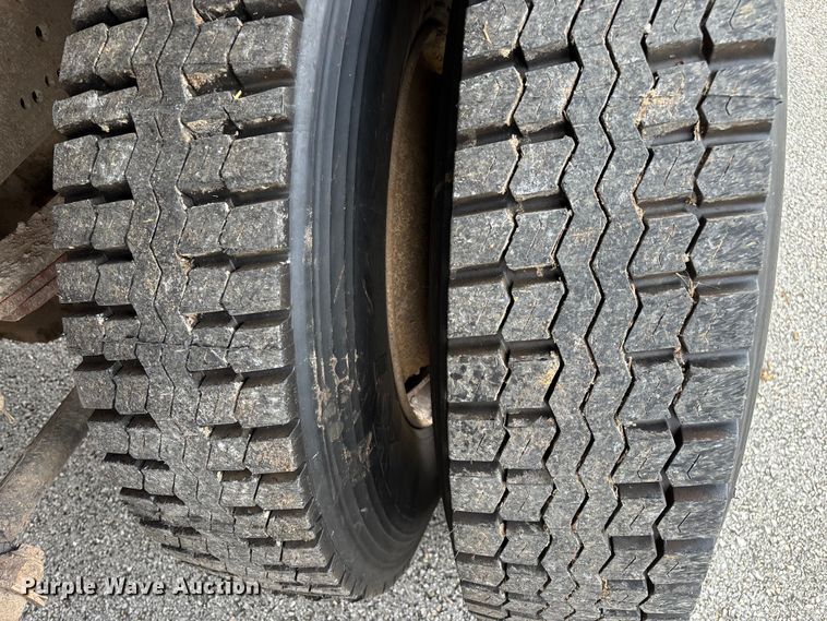 image for item EN5628 1994 Freightliner FLD  dump truck