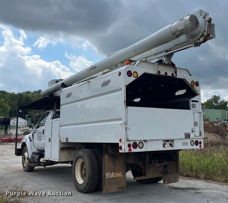 image for item EN5629 2012 Ford F750 Super Duty XL forestry bucket truck
