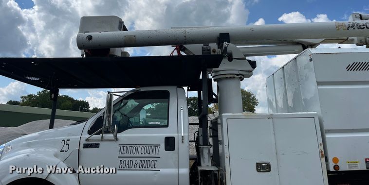 image for item EN5629 2012 Ford F750 Super Duty XL forestry bucket truck