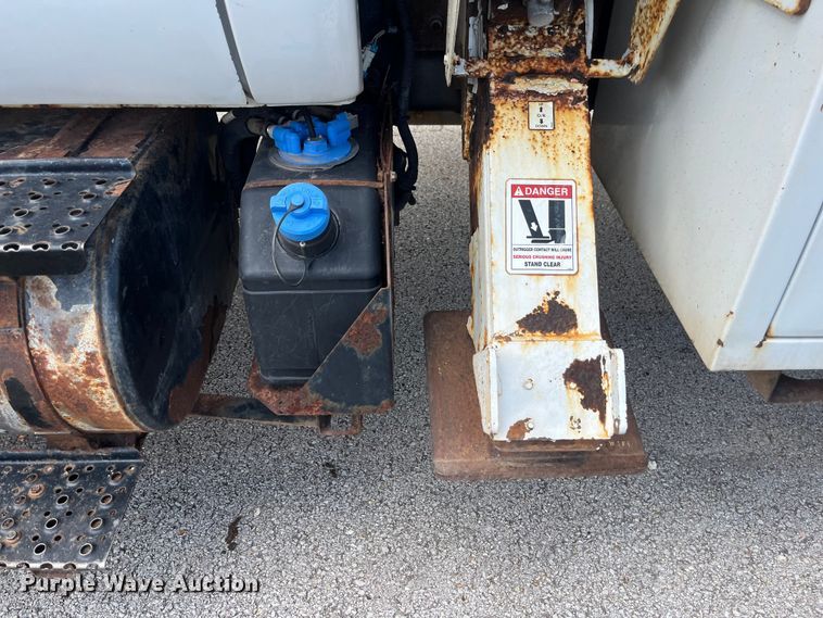 image for item EN5629 2012 Ford F750 Super Duty XL forestry bucket truck