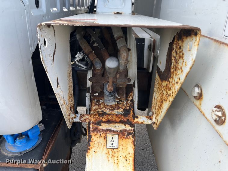 image for item EN5629 2012 Ford F750 Super Duty XL forestry bucket truck