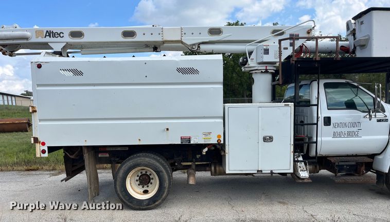image for item EN5629 2012 Ford F750 Super Duty XL forestry bucket truck
