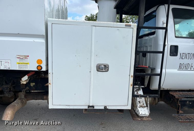 image for item EN5629 2012 Ford F750 Super Duty XL forestry bucket truck