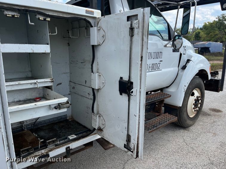 image for item EN5629 2012 Ford F750 Super Duty XL forestry bucket truck