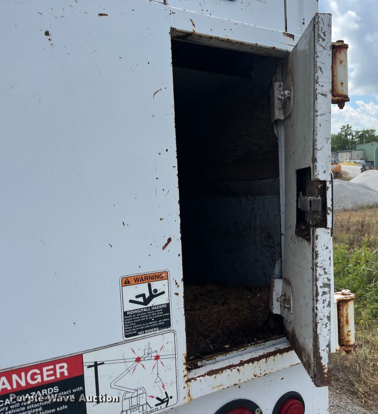 image for item EN5629 2012 Ford F750 Super Duty XL forestry bucket truck