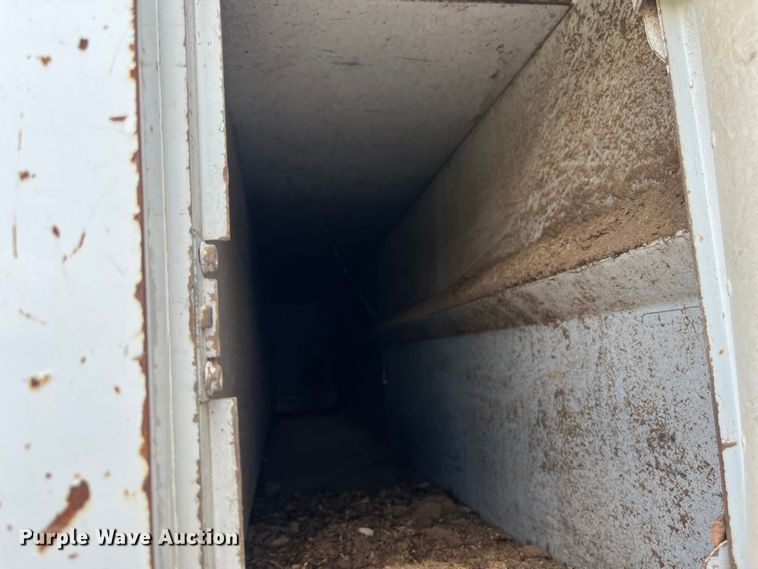 image for item EN5629 2012 Ford F750 Super Duty XL forestry bucket truck