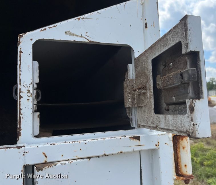 image for item EN5629 2012 Ford F750 Super Duty XL forestry bucket truck