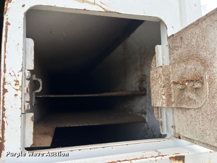 image for item EN5629 2012 Ford F750 Super Duty XL forestry bucket truck