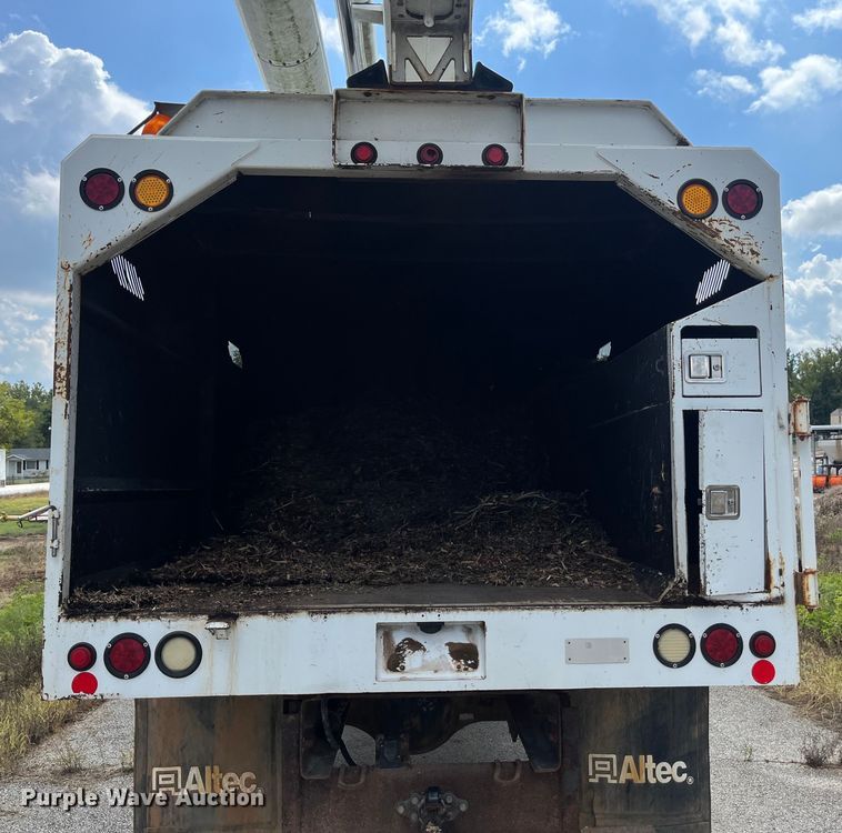 image for item EN5629 2012 Ford F750 Super Duty XL forestry bucket truck