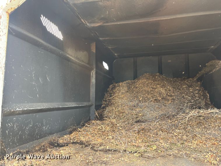 image for item EN5629 2012 Ford F750 Super Duty XL forestry bucket truck