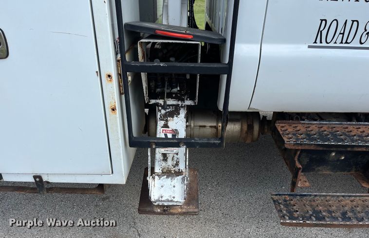 image for item EN5629 2012 Ford F750 Super Duty XL forestry bucket truck