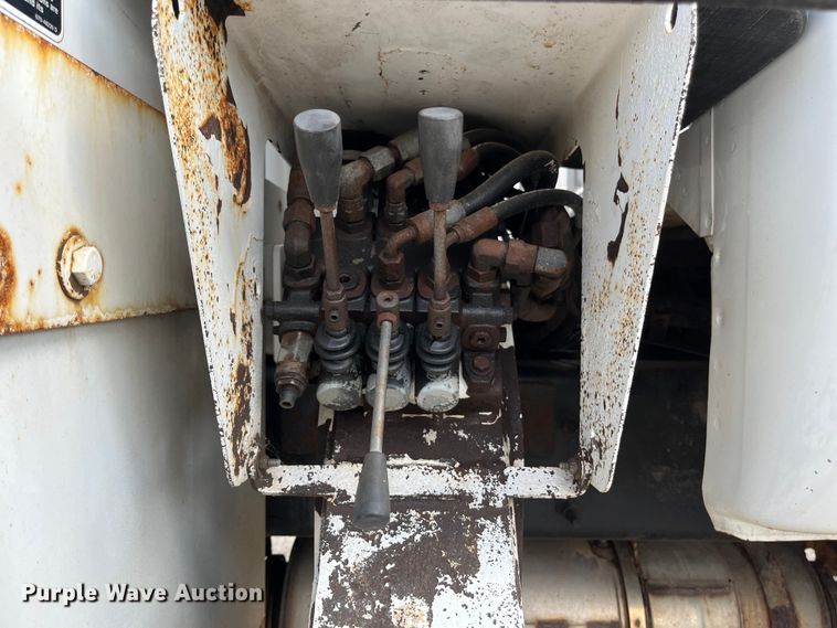 image for item EN5629 2012 Ford F750 Super Duty XL forestry bucket truck