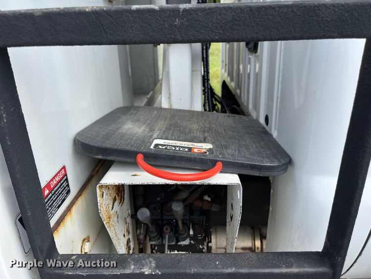 image for item EN5629 2012 Ford F750 Super Duty XL forestry bucket truck