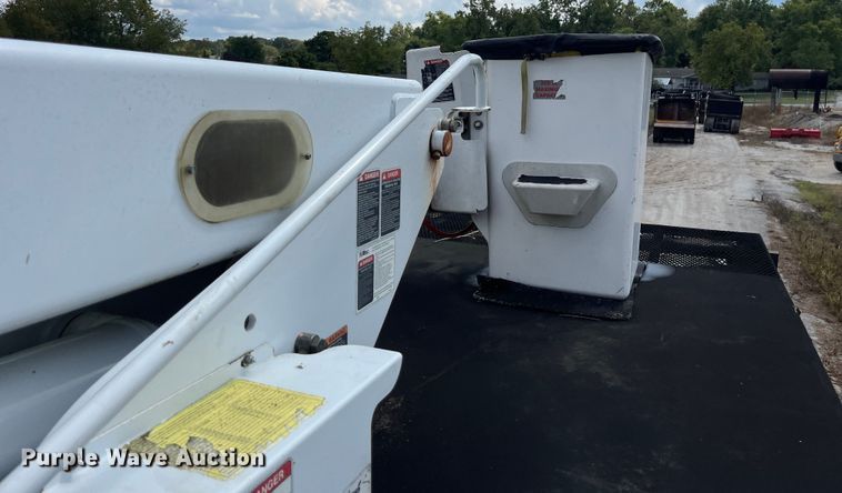 image for item EN5629 2012 Ford F750 Super Duty XL forestry bucket truck