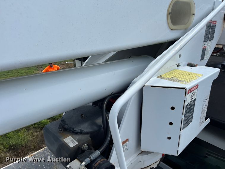 image for item EN5629 2012 Ford F750 Super Duty XL forestry bucket truck