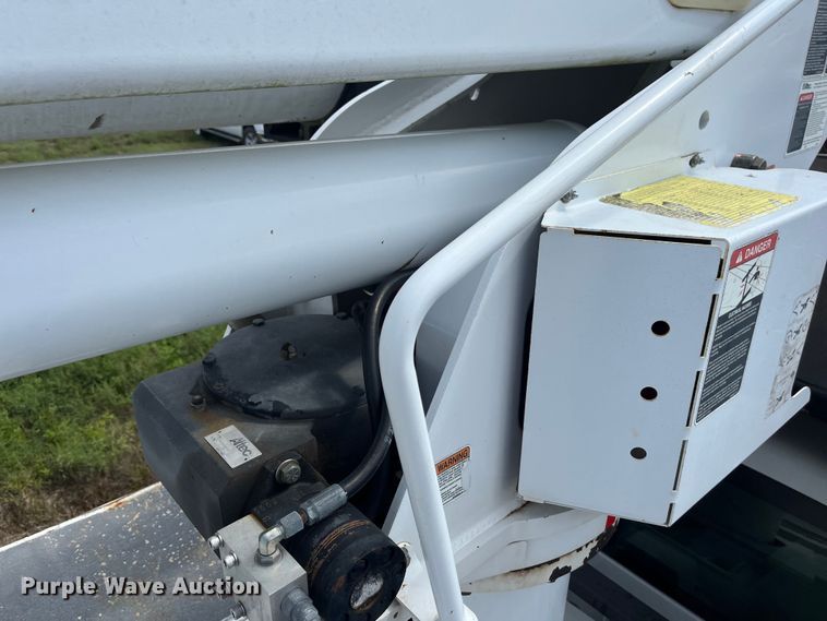 image for item EN5629 2012 Ford F750 Super Duty XL forestry bucket truck