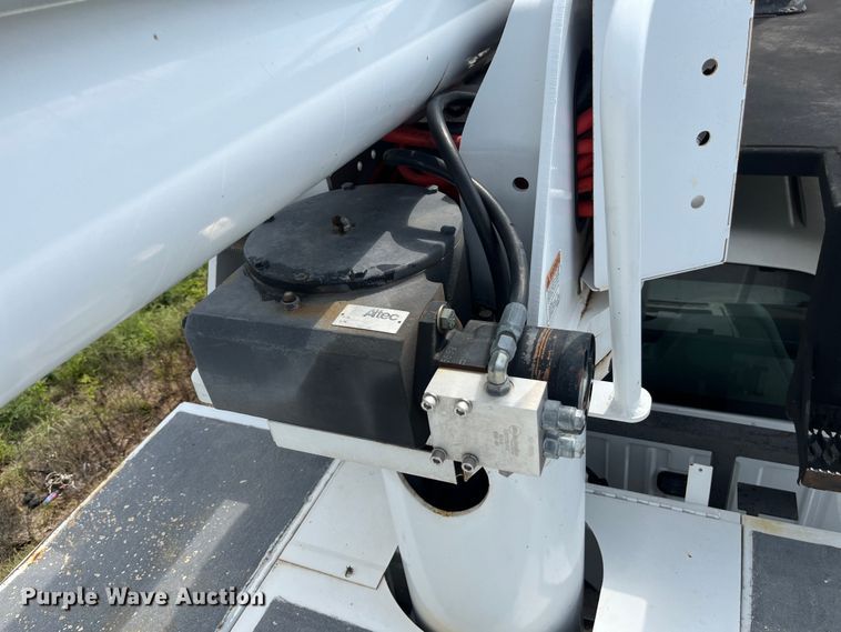 image for item EN5629 2012 Ford F750 Super Duty XL forestry bucket truck