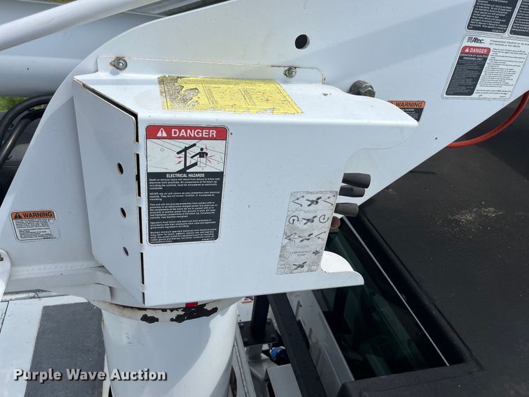 image for item EN5629 2012 Ford F750 Super Duty XL forestry bucket truck