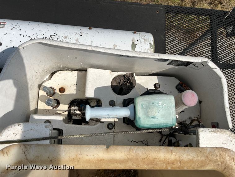 image for item EN5629 2012 Ford F750 Super Duty XL forestry bucket truck