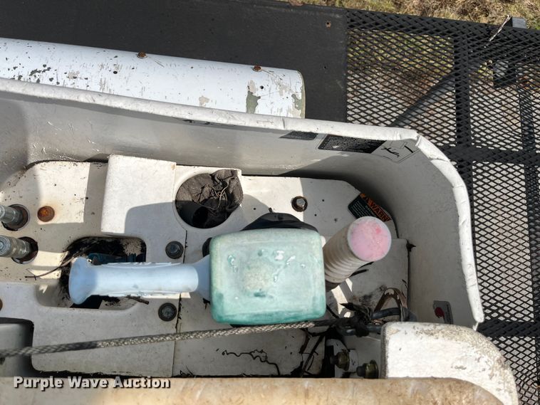 image for item EN5629 2012 Ford F750 Super Duty XL forestry bucket truck