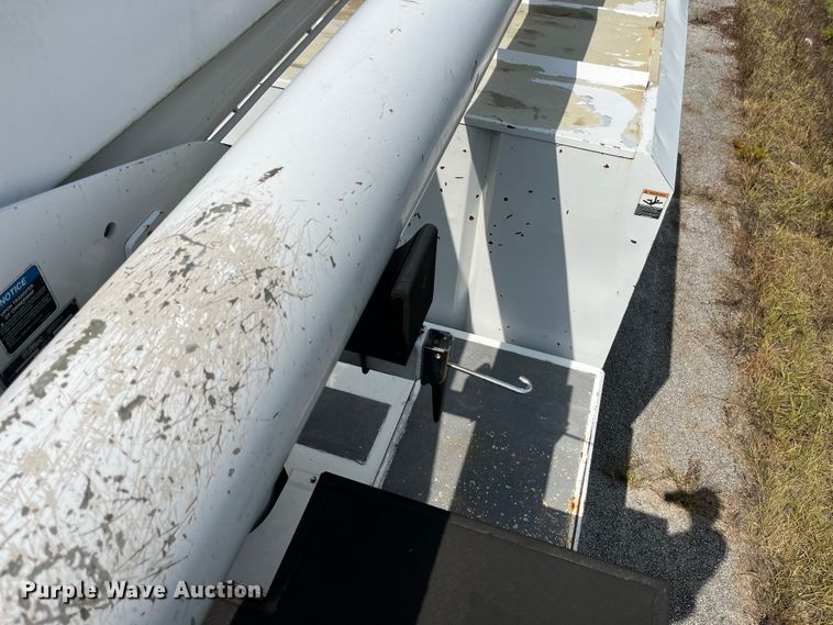 image for item EN5629 2012 Ford F750 Super Duty XL forestry bucket truck