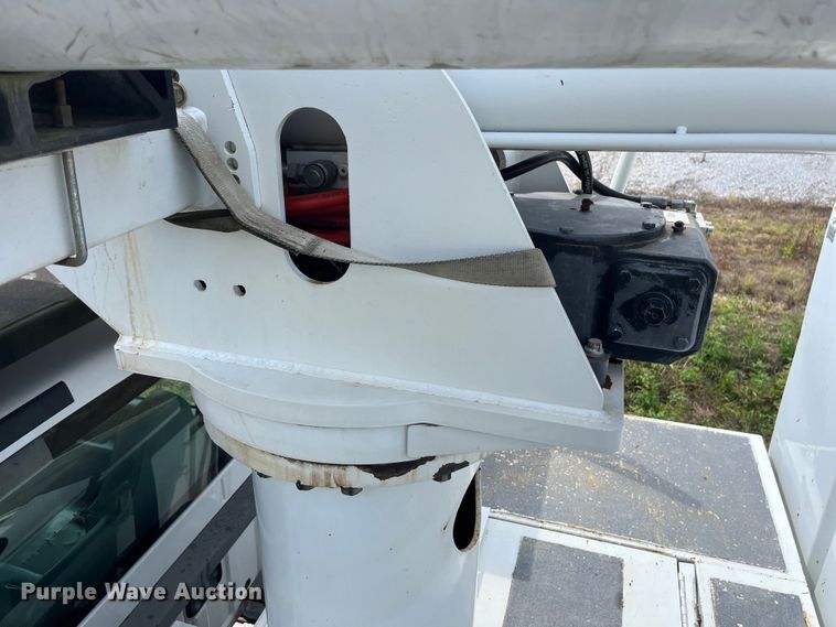 image for item EN5629 2012 Ford F750 Super Duty XL forestry bucket truck