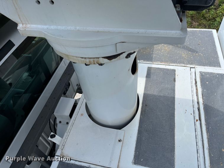 image for item EN5629 2012 Ford F750 Super Duty XL forestry bucket truck