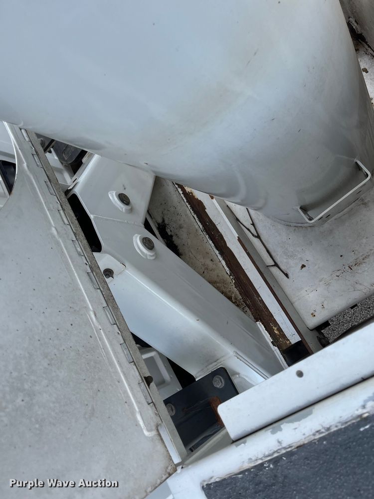 image for item EN5629 2012 Ford F750 Super Duty XL forestry bucket truck