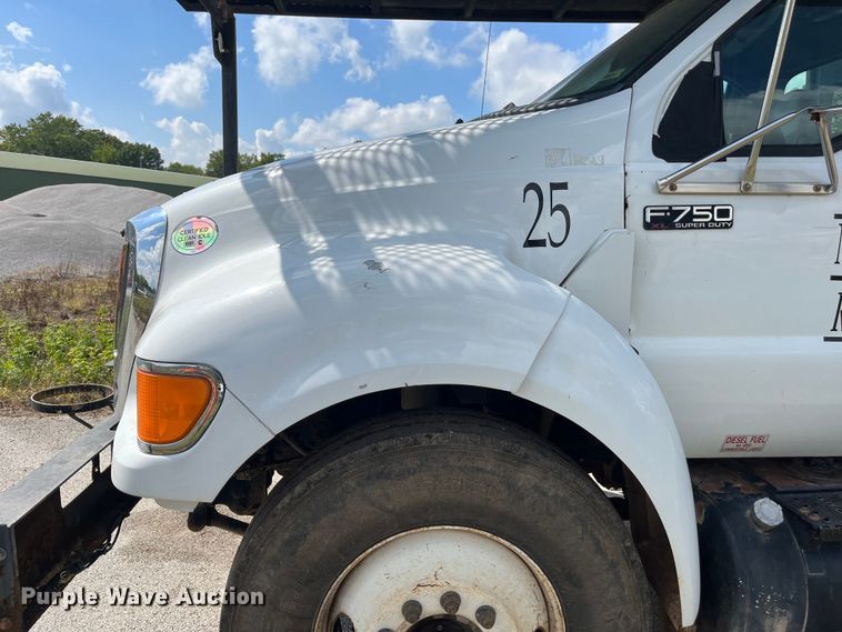 image for item EN5629 2012 Ford F750 Super Duty XL forestry bucket truck