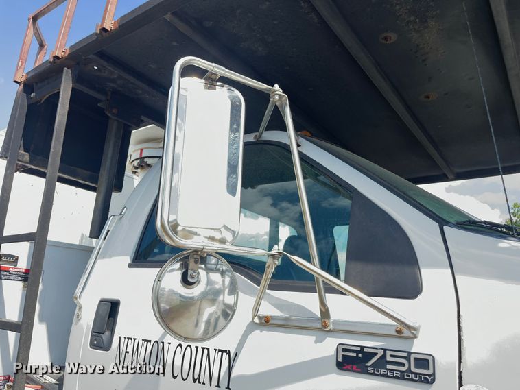 image for item EN5629 2012 Ford F750 Super Duty XL forestry bucket truck