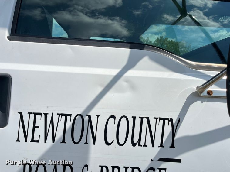 image for item EN5629 2012 Ford F750 Super Duty XL forestry bucket truck