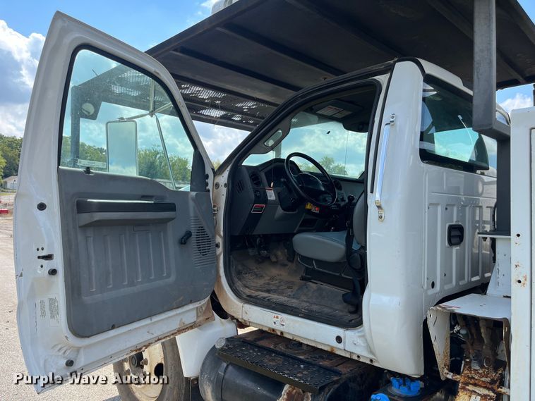 image for item EN5629 2012 Ford F750 Super Duty XL forestry bucket truck