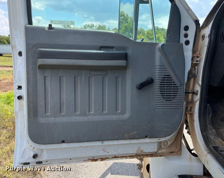 image for item EN5629 2012 Ford F750 Super Duty XL forestry bucket truck